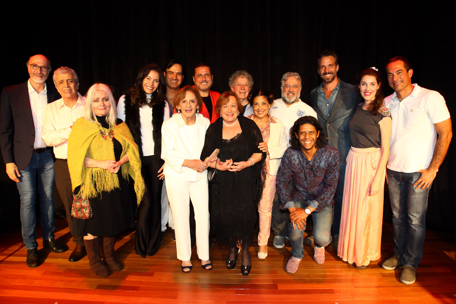 Atores prestigiam homenagem a Laura Cardoso e Nicette Bruno em teatro de SP