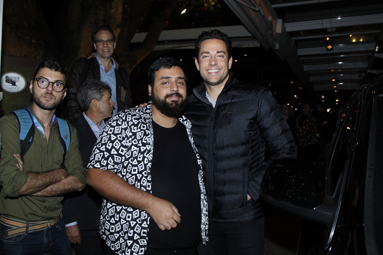 Zachary Levi com fã