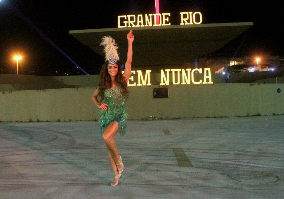 Juliana Paes e famosos gravam clipe da Grande Rio