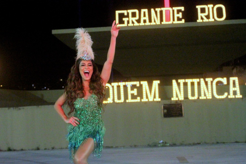 Juliana Paes e famosos gravam clipe da Grande Rio