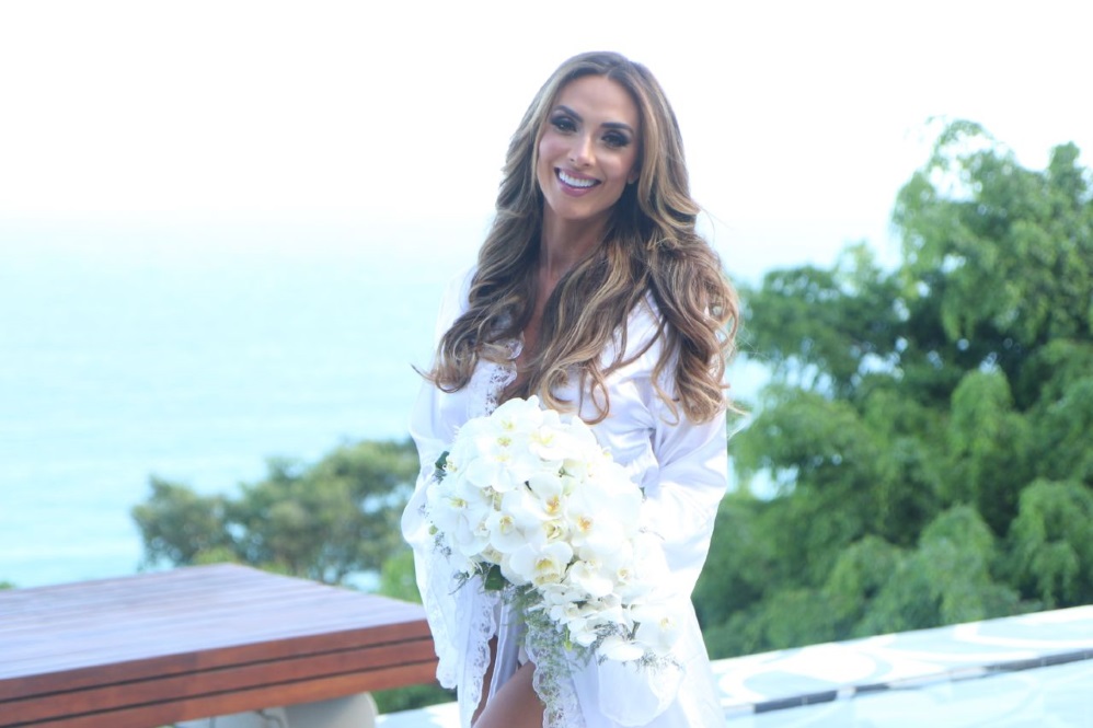 Nicole Bahls mostra preparativos do casamento