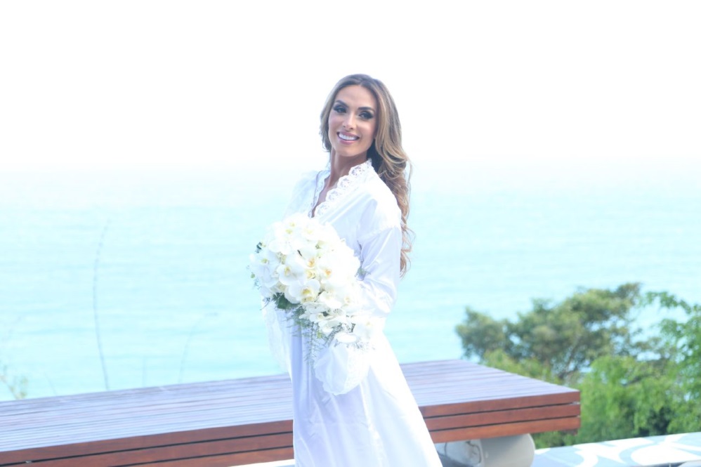 Nicole Bahls mostra preparativos do casamento