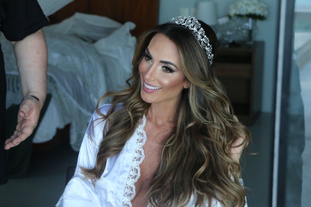 Nicole Bahls mostra preparativos do casamento