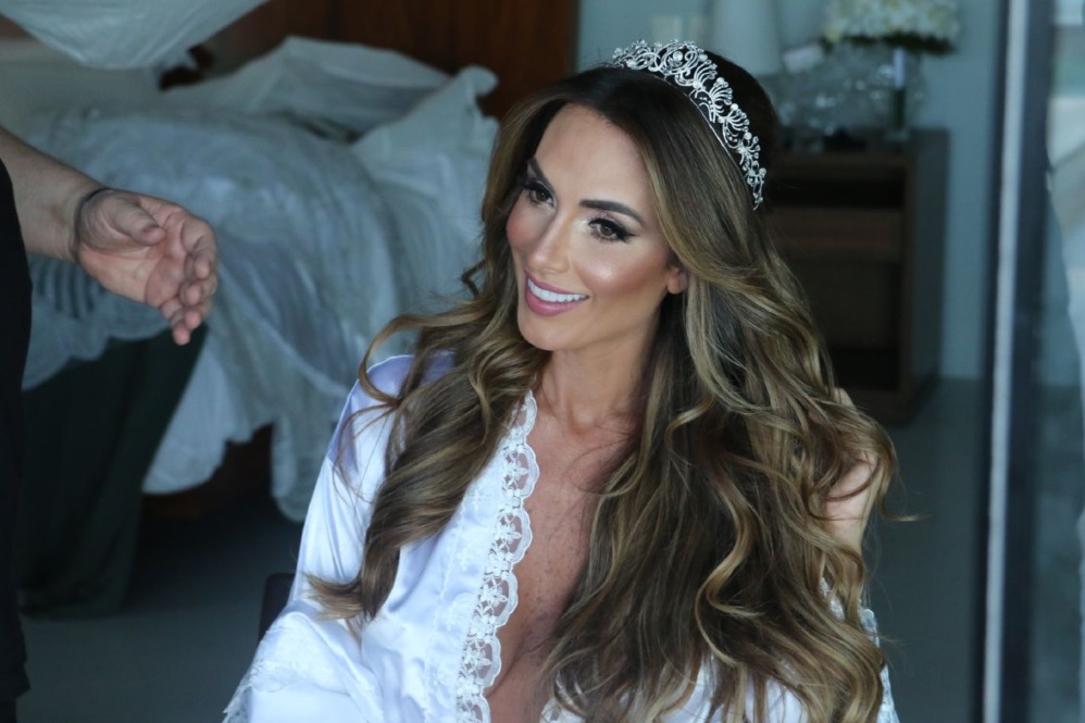 Nicole Bahls mostra preparativos do casamento