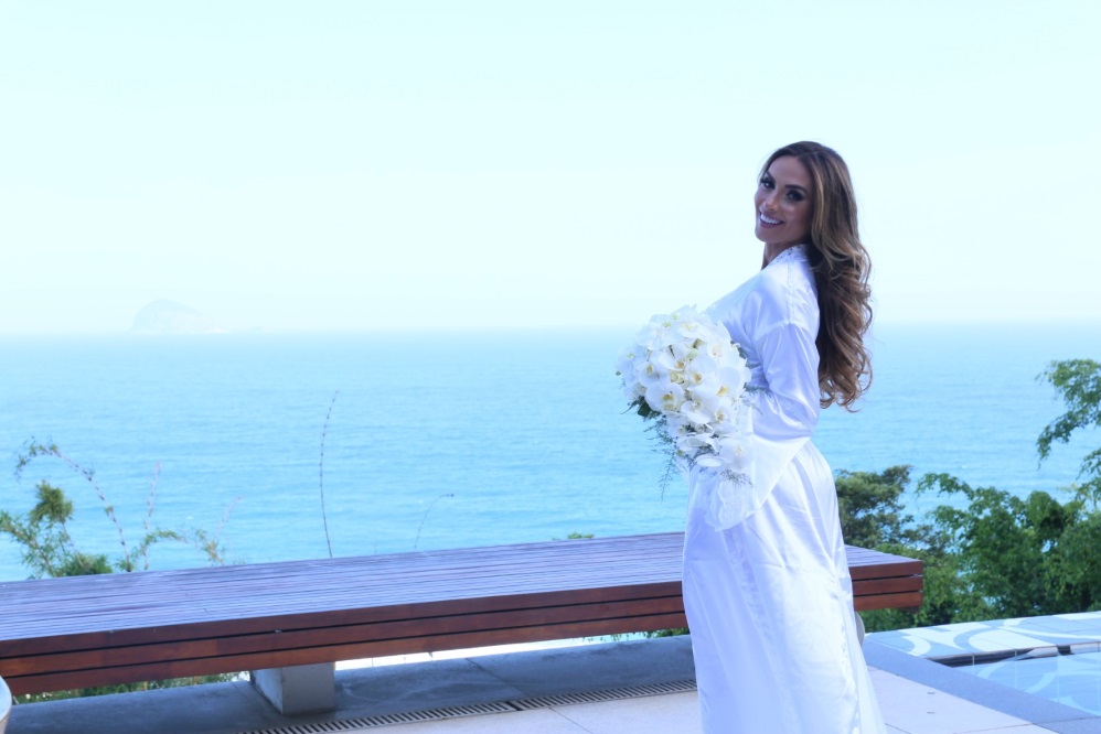 Nicole Bahls mostra preparativos do casamento