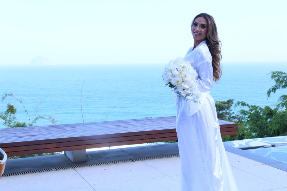 Nicole Bahls mostra preparativos do casamento