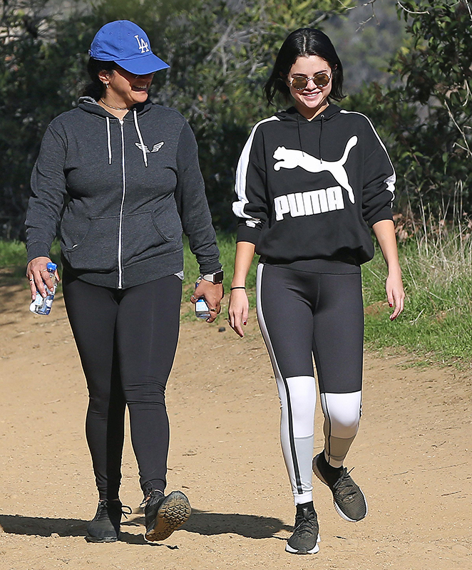 Selena Gomez durante caminhada