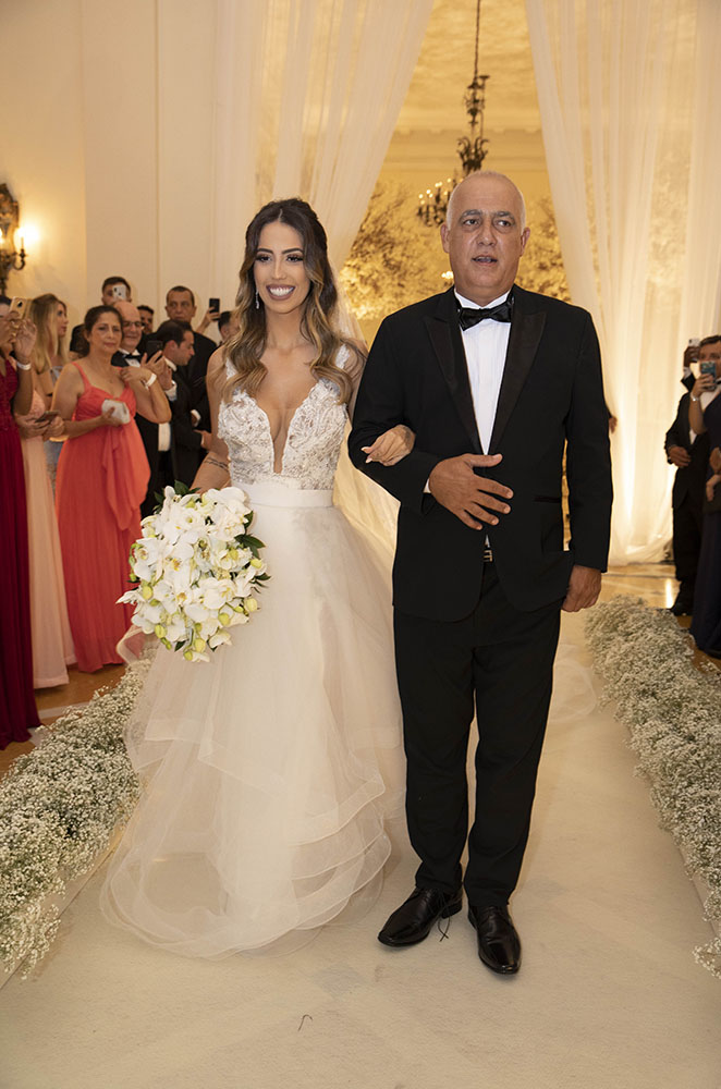 Gabi Brandt junto com o pai na cerimônia