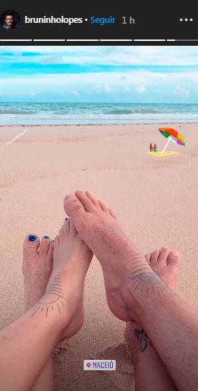 Priscila Fantin encanta a web ao surgir com tatuagem idêntica do marido