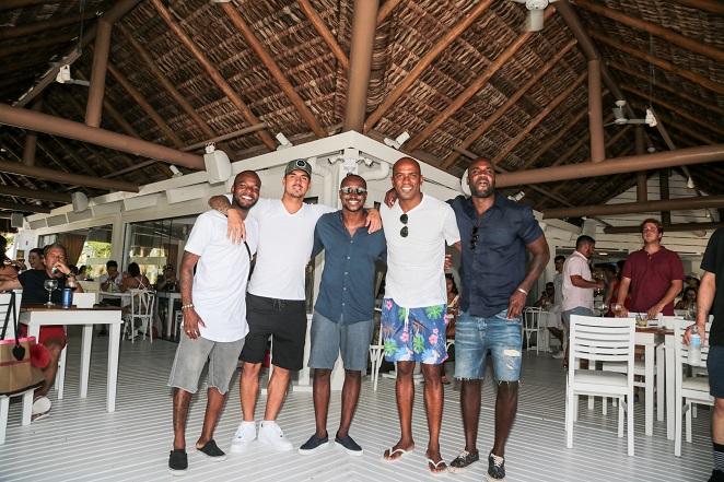 Gabriel Medina, Thiaguinho, Rafael Zulu e amigos