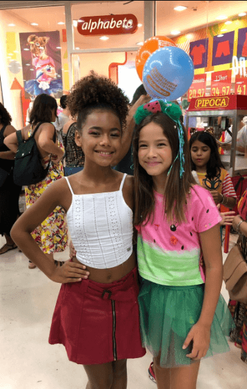 Alana Cabral e Clara Galinari, estrelas mirins de Verão 90 e Espelho da Vida