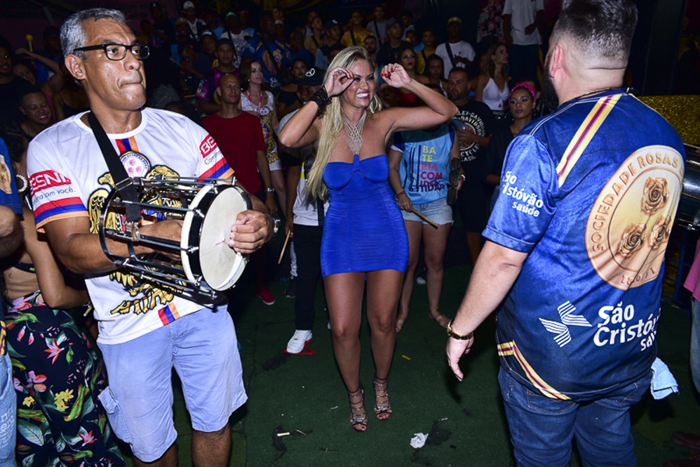 Ellen Rocche brilha no último ensaio da Rosas de Ouro