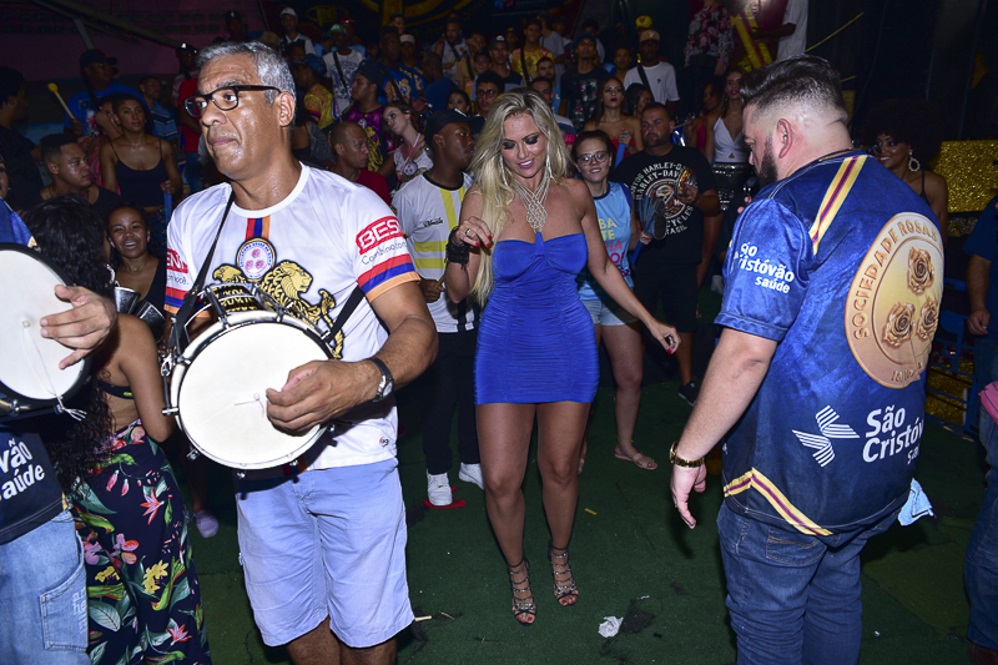 Ellen Rocche brilha no último ensaio da Rosas de Ouro