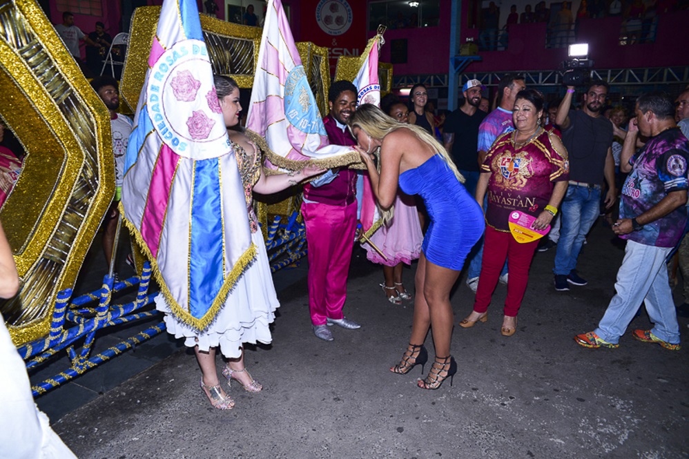 Ellen Rocche brilha no último ensaio da Rosas de Ouro