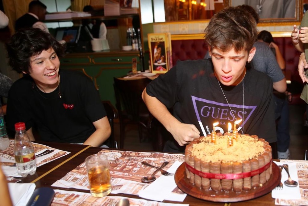 João Guilherme comemora a chegada dos 17 anos