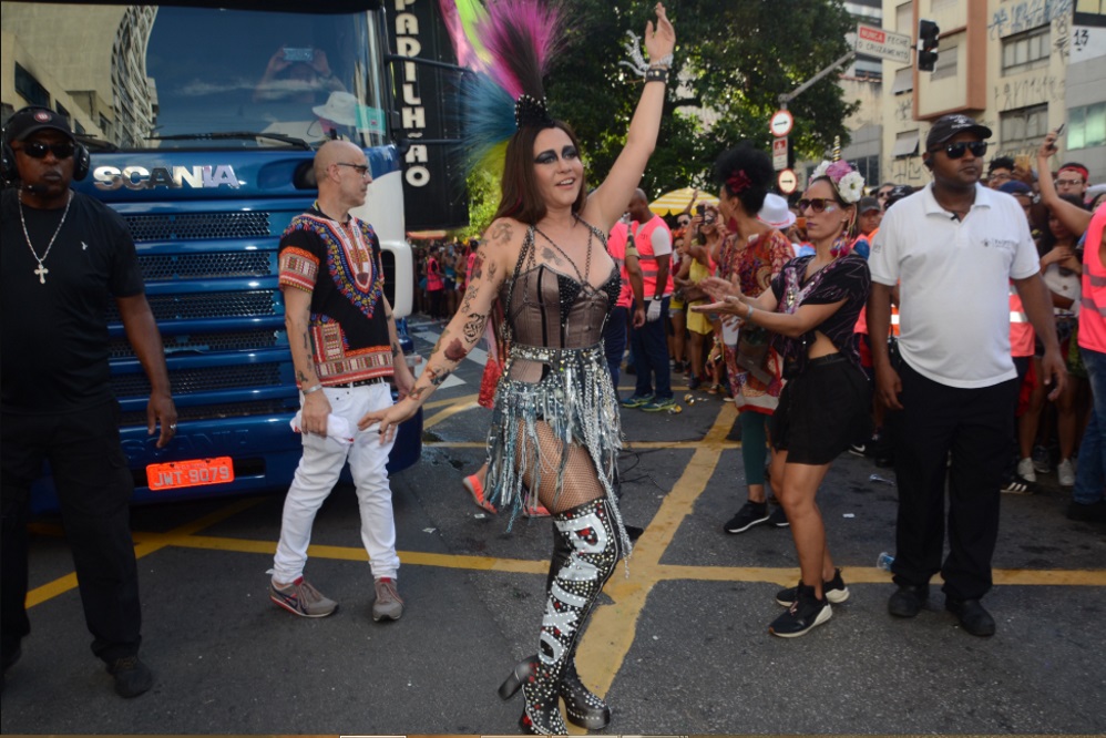 Alessandra Negrini arrasa como rainha do Bloco Baixo Augusta