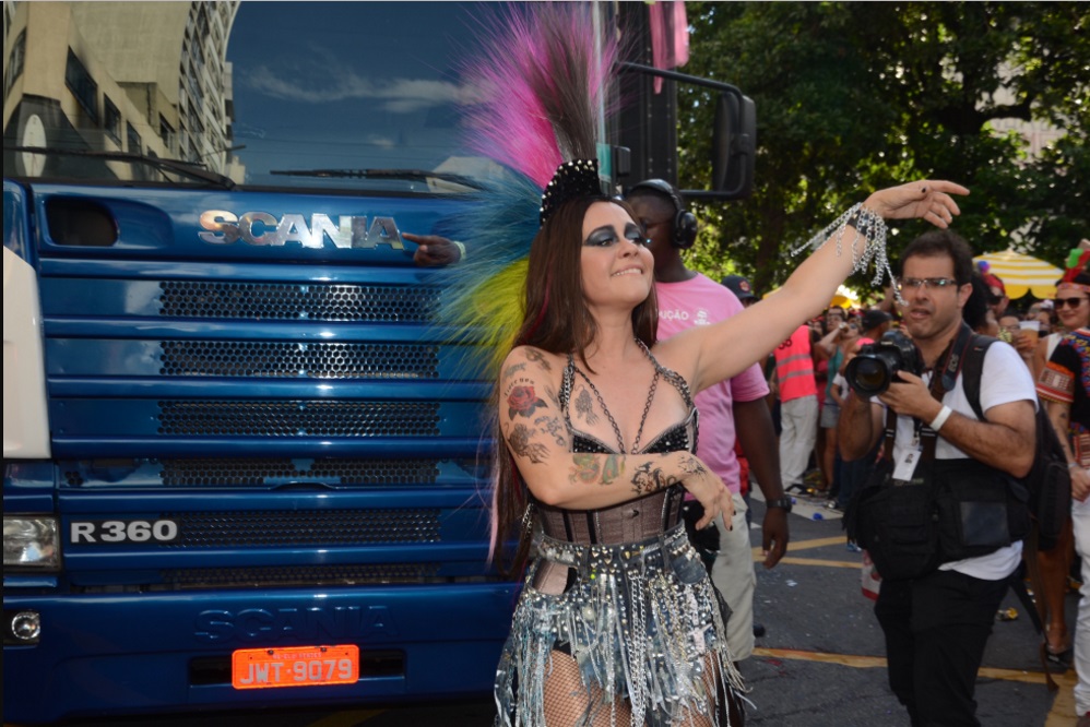 Alessandra Negrini arrasa como rainha do Bloco Baixo Augusta