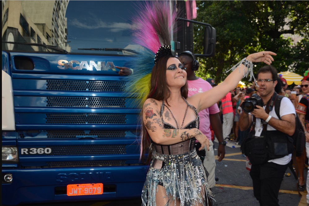 Alessandra Negrini arrasa como rainha do Bloco Baixo Augusta