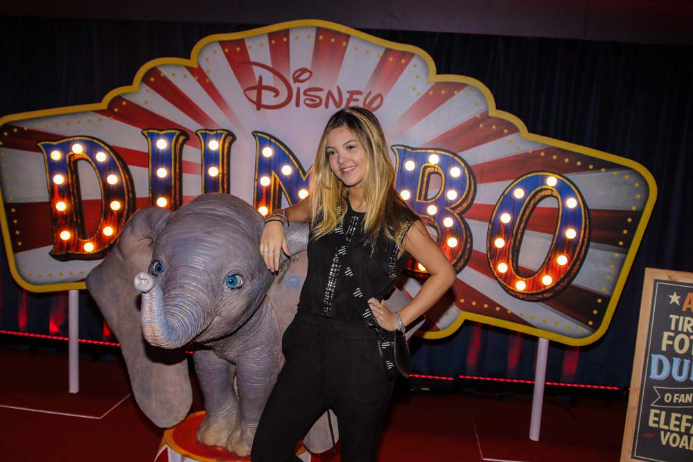 Famosos prestigiam a pré-estreia de Dumbo em SP