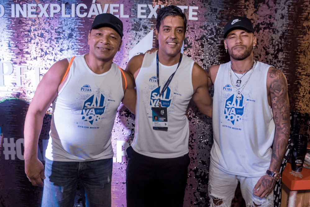 Neymar curtiu o Carnaval de Salvador ao lado do pai