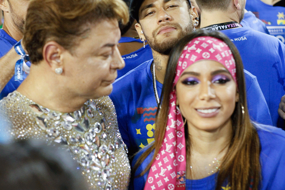 Neymar e Anitta chegam juntos na Sapucaí