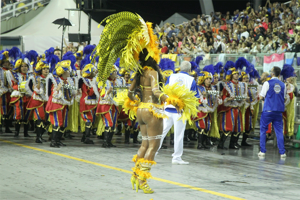Águia de Ouro abre segundo dia de desfiles no Anhembi