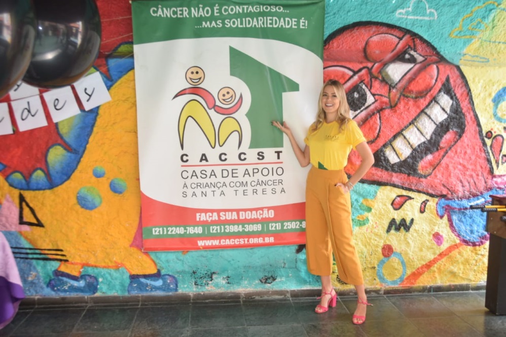 Isabella visita instituição beneficente