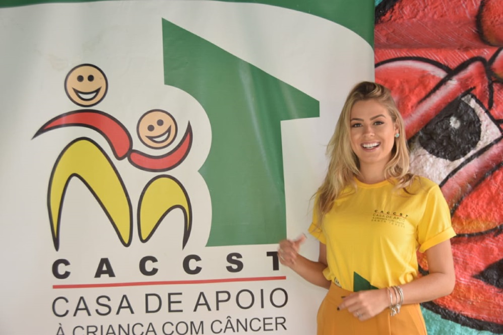 Isabella visita instituição beneficente