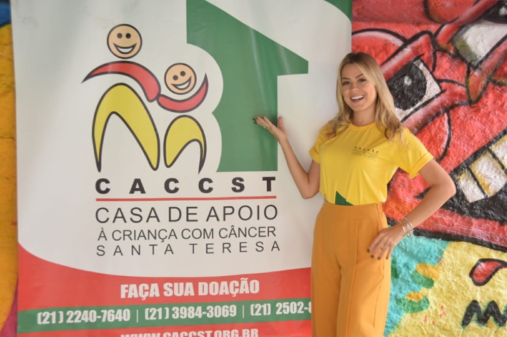 Isabella visita instituição beneficente