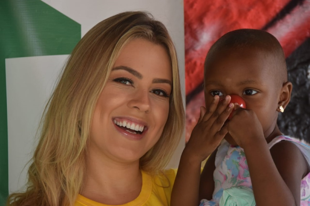 Isabella visita instituição beneficente