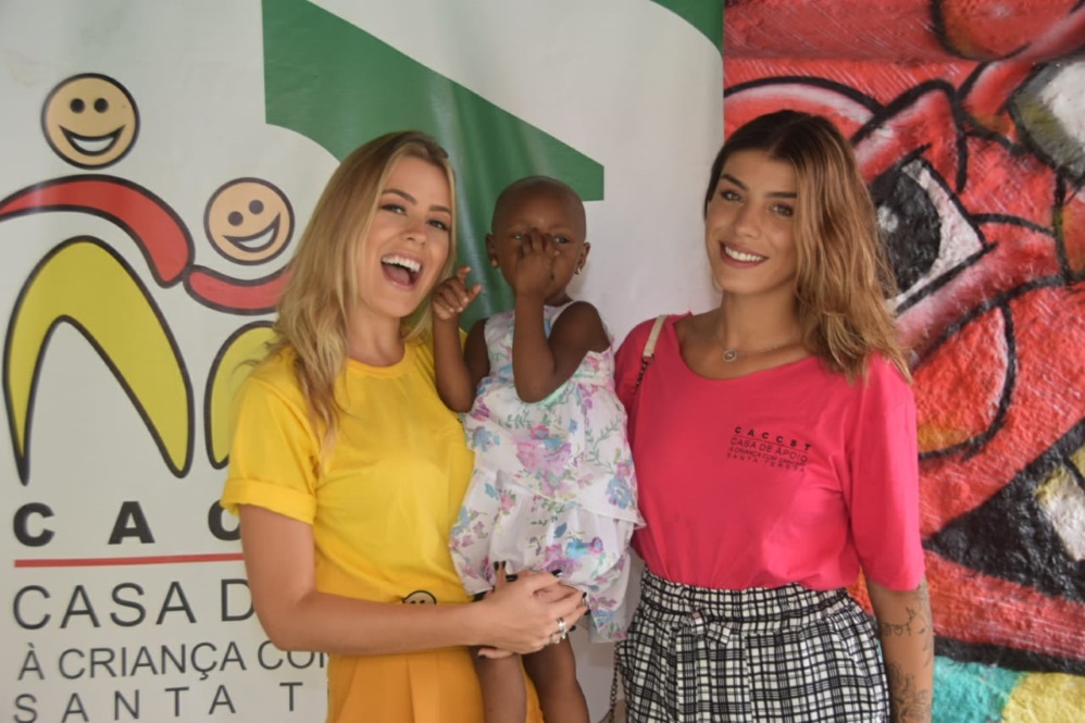 Isabella visita instituição beneficente