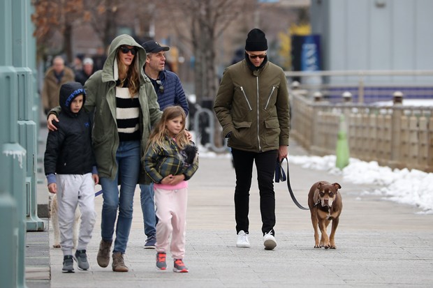Gisele Bündchen e Tom Brady passeiam em família em Nova York