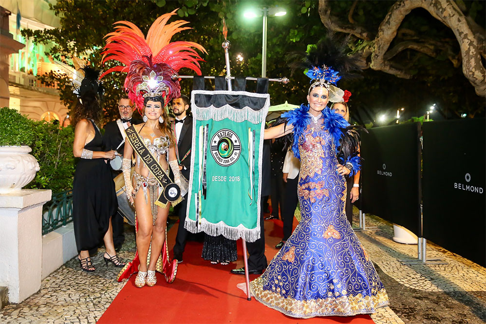Confira o look dos famosos no baile do Copacabana Palace