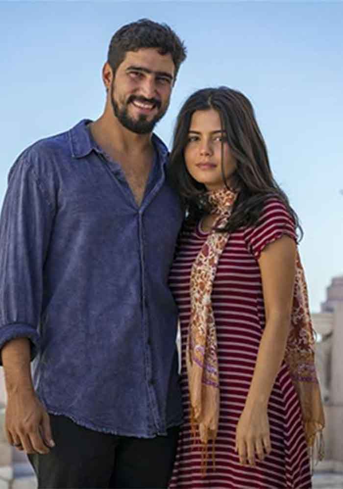 Jamil (Renato Góes) e Laila (Julia Dalavia)