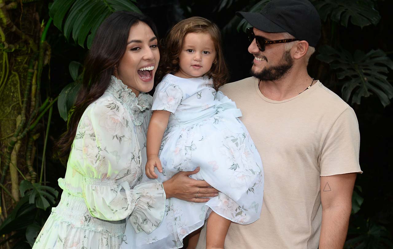 Madalena rouba a cena com a sua fofura e o vestido com estampa igual a da mamãe, Yanna Lavigne