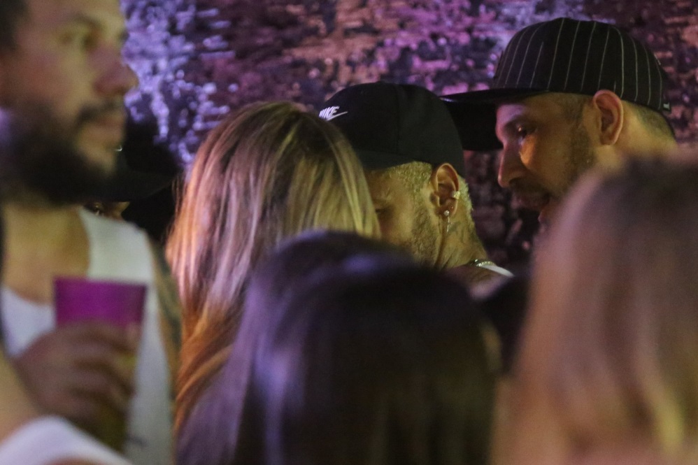 Neymar é visto em clima de azaração com ex-The Voice