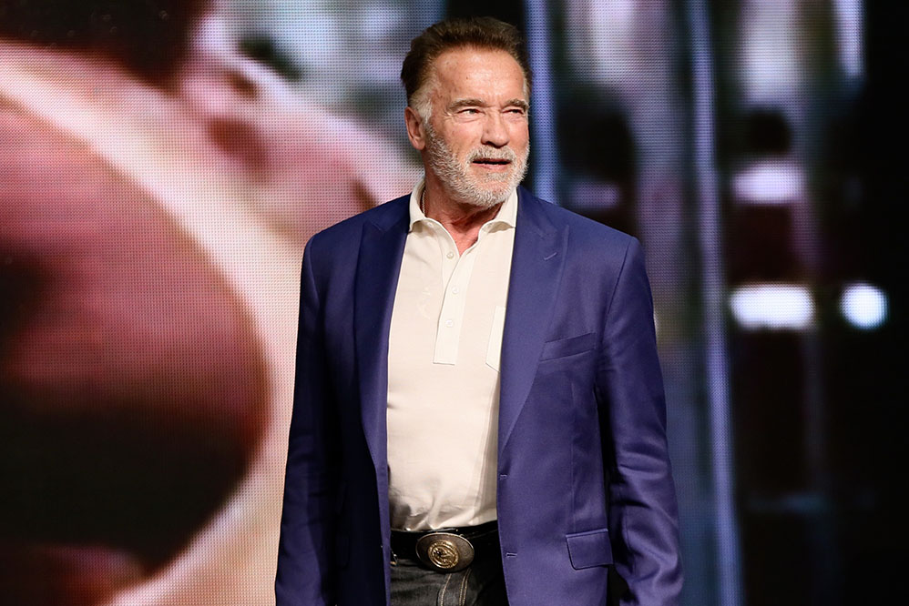 Arnold Schwarzenegger abre primeiro dia de feira
