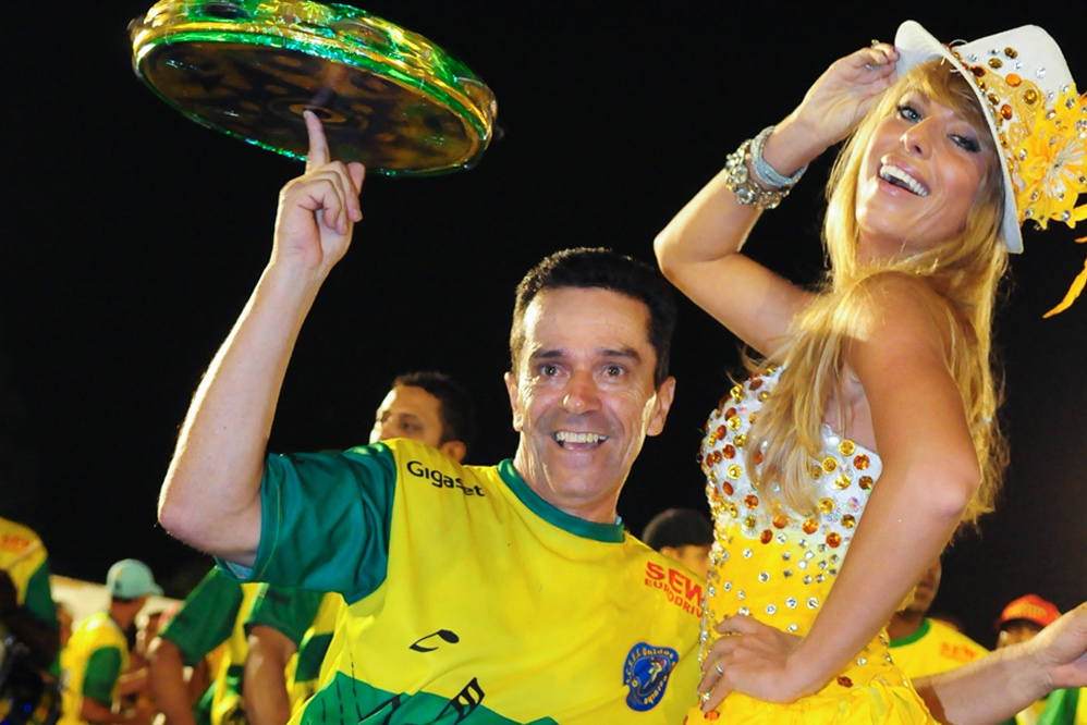 Caroline Bittencourt foi rainha de bateria da escola de samba paulistana Unidos do Peruche no carnaval de 2016. Em 2012, desfilou como madrinha da bateria da escola Acadêmicos do Tucuruvi.