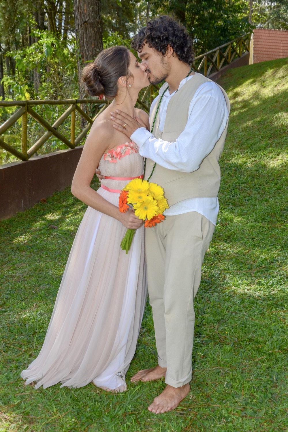Dani Moreno e José Trassi celebram amor em casamento vegano