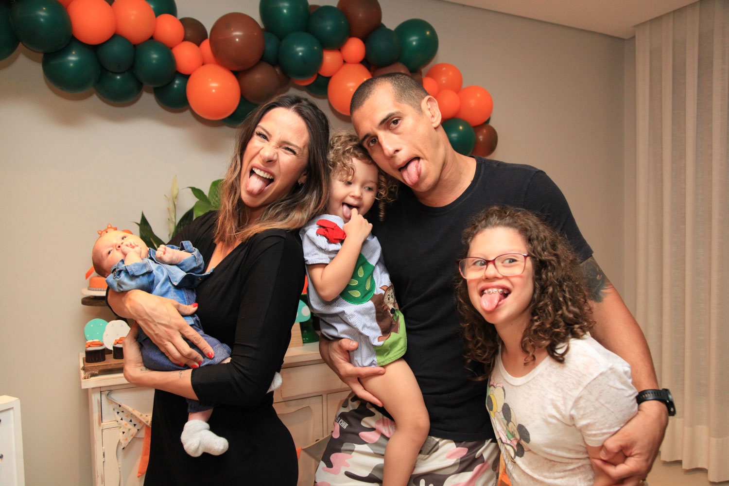 Lizi Benites celebra o primeiro mês de vida do filho