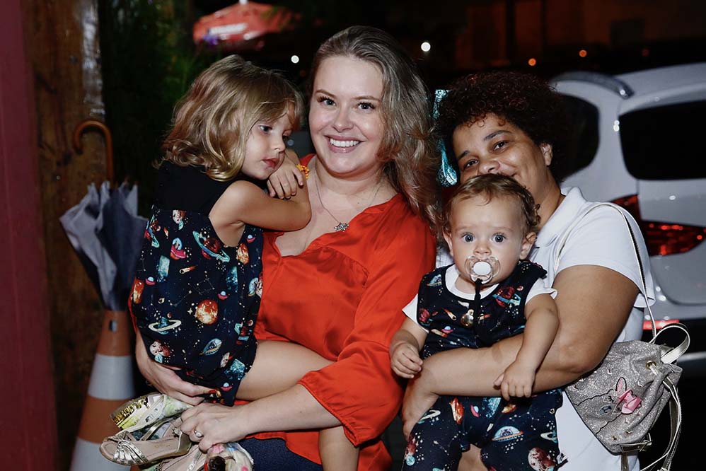 Mariana Bridi com os filhos Aurora e Valentim, frutos do casamento com Rafael Cardoso