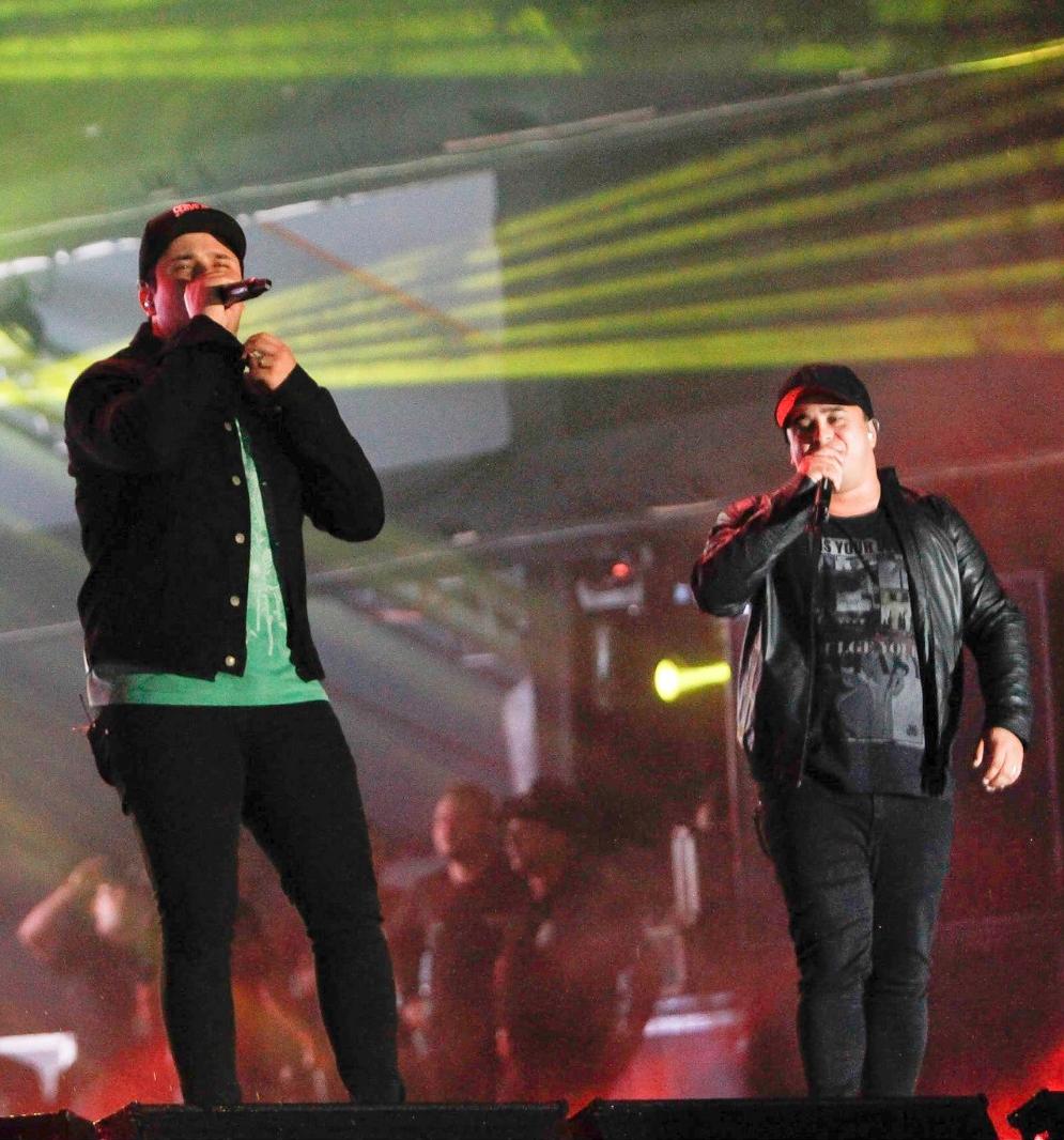 Matheus e Kauan durante o show no festival