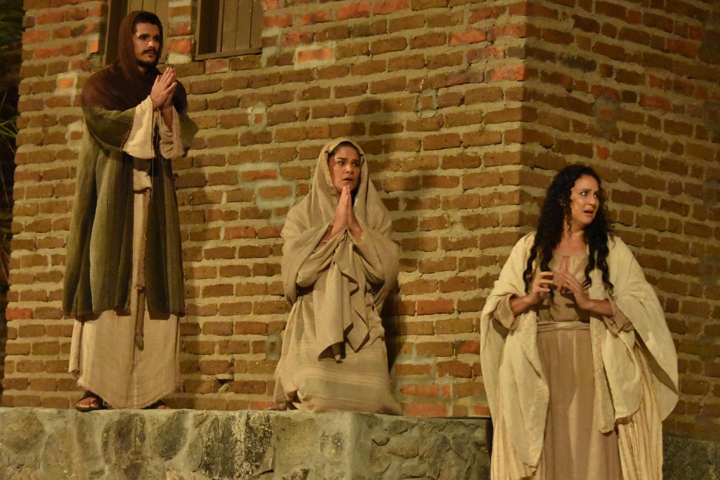 Apóstolo João (Bruno Lopes), Maria (Priscila Fantin) e Nínive Caldas (Maria Madalena)