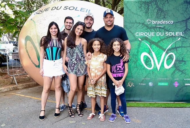 Ronaldo Fenômeno com os filhos e amigos