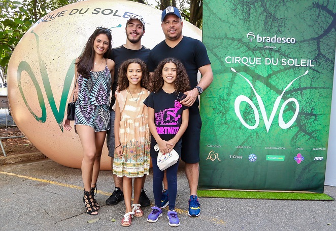 Ronaldo Fenômeno com os filhos e amigos