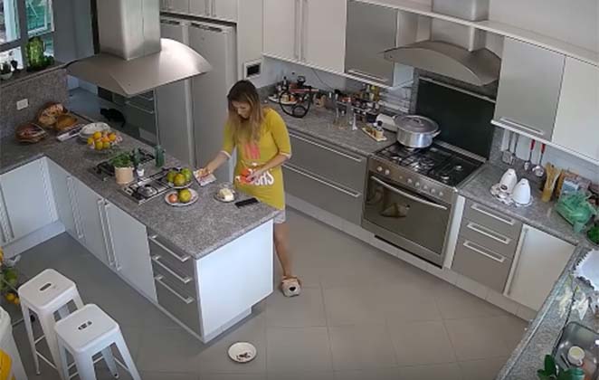 A cozinha também foi mostrada no vídeo