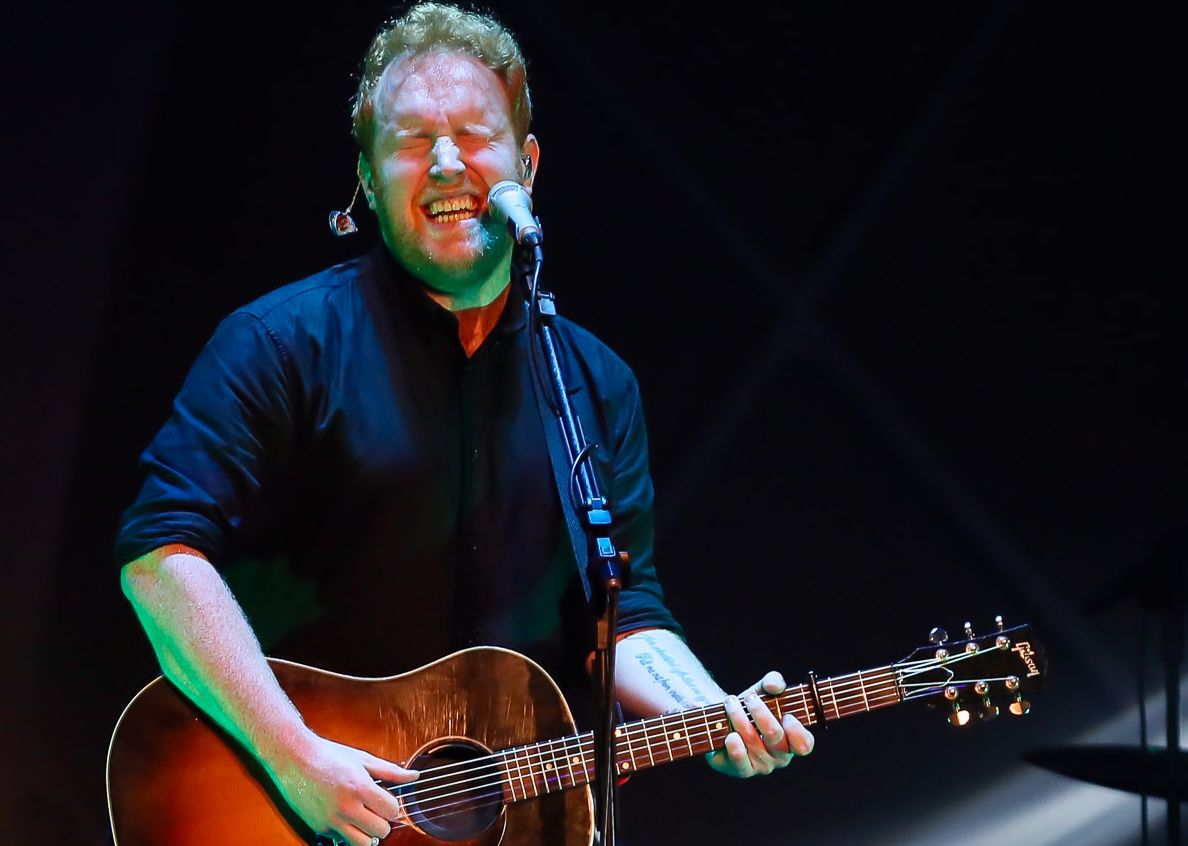 Gavin James prometeu voltar em breve