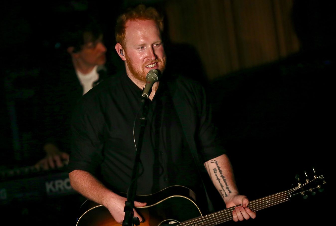 Gavin James durante a apresentação no Cine Joia, em São Paulo