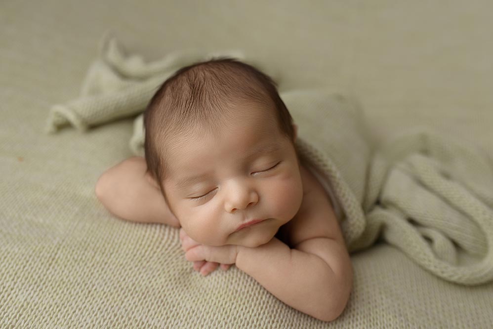 Zion, filho de Jade Seba e Bruno Guedes, faz o primeiro ensaio newborn