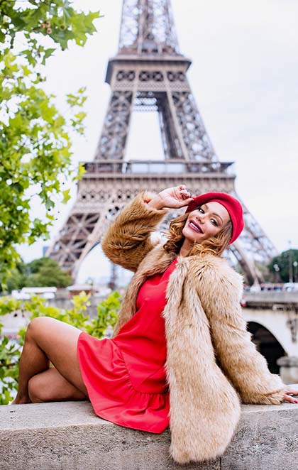 A modelo foi para Paris comemorar o Dia dos Namorados